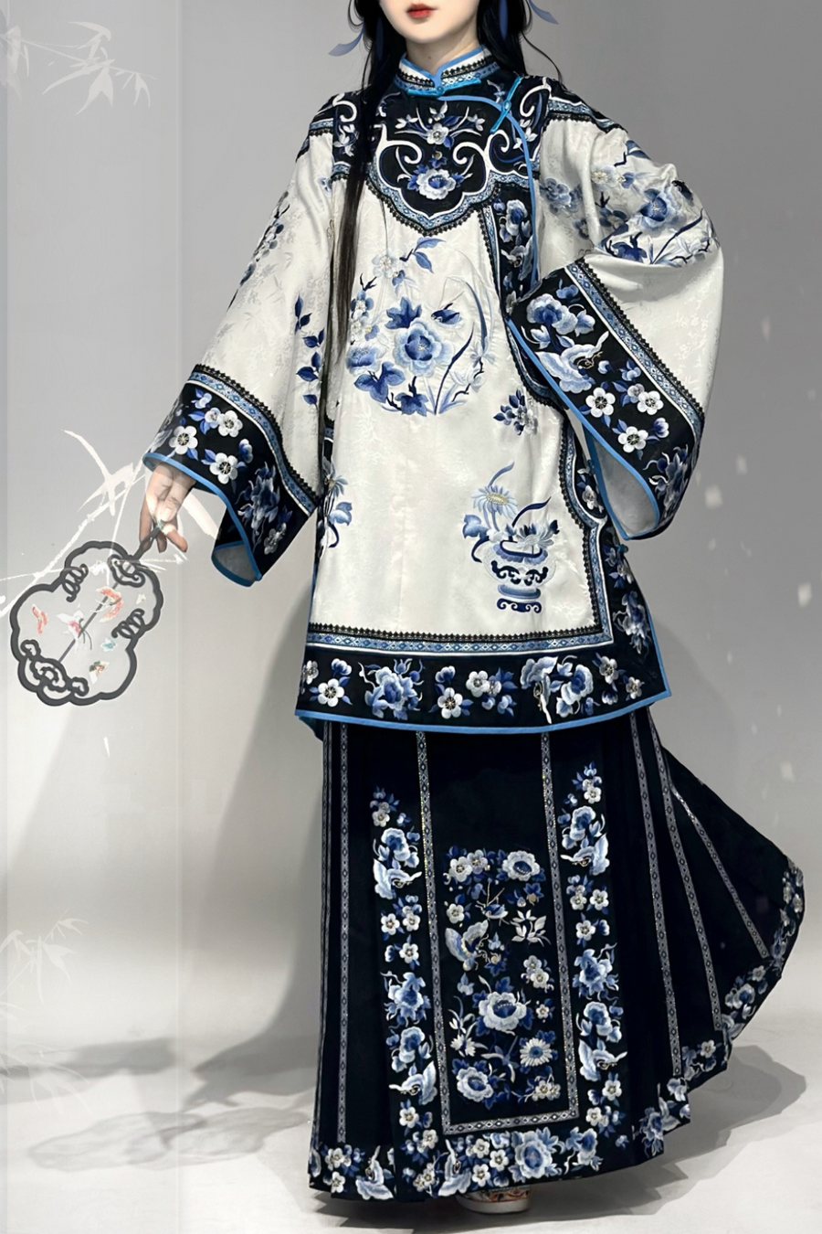 Jing Wen 静雯 Qing Dynasty Han Woman's Cloud Collar Embroidered Porcelain Top & Mamian Set