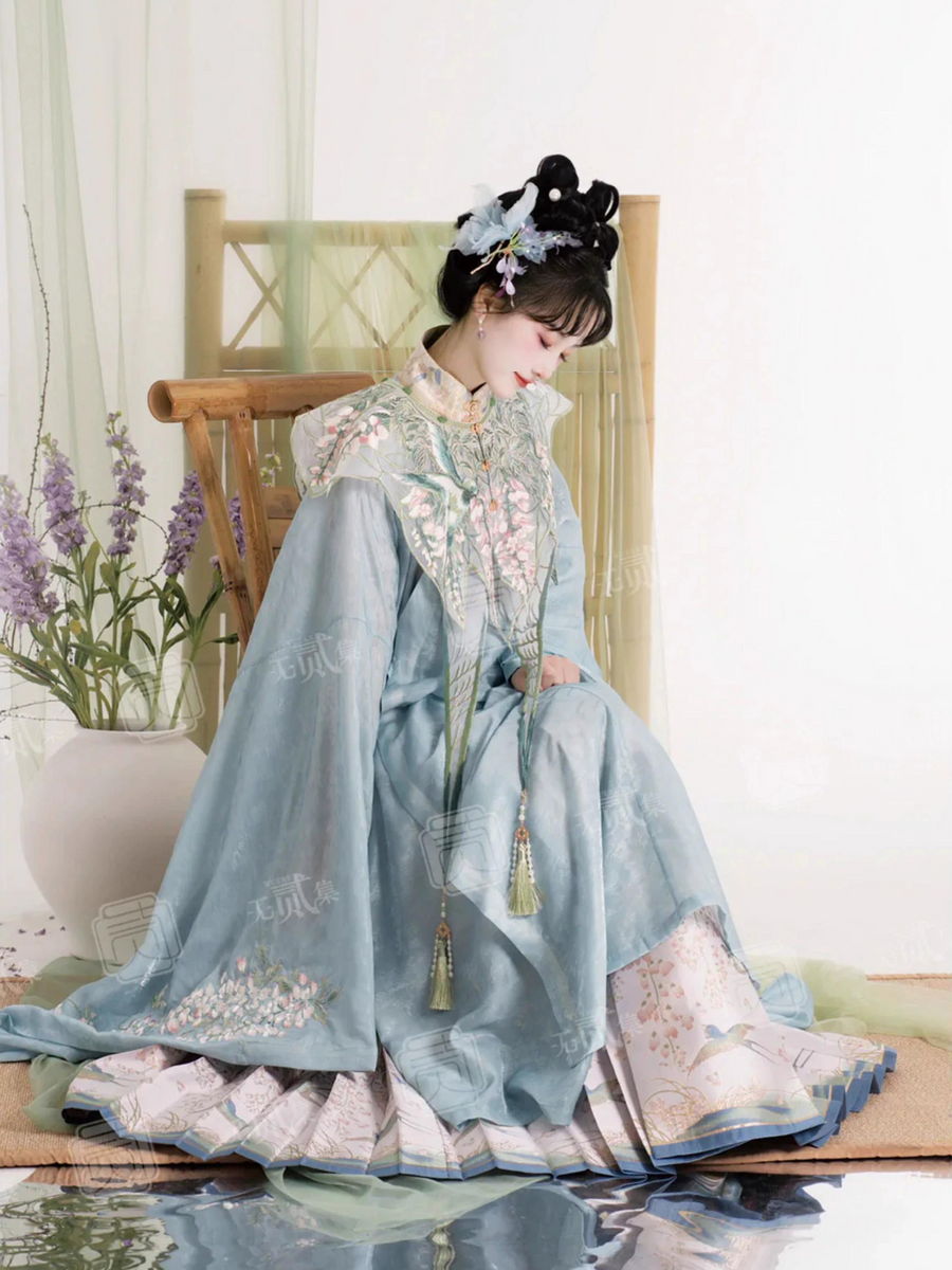 Ziteng 紫藤 Wisteria Fairy Cloud Collar Late Ming Dynasty Set