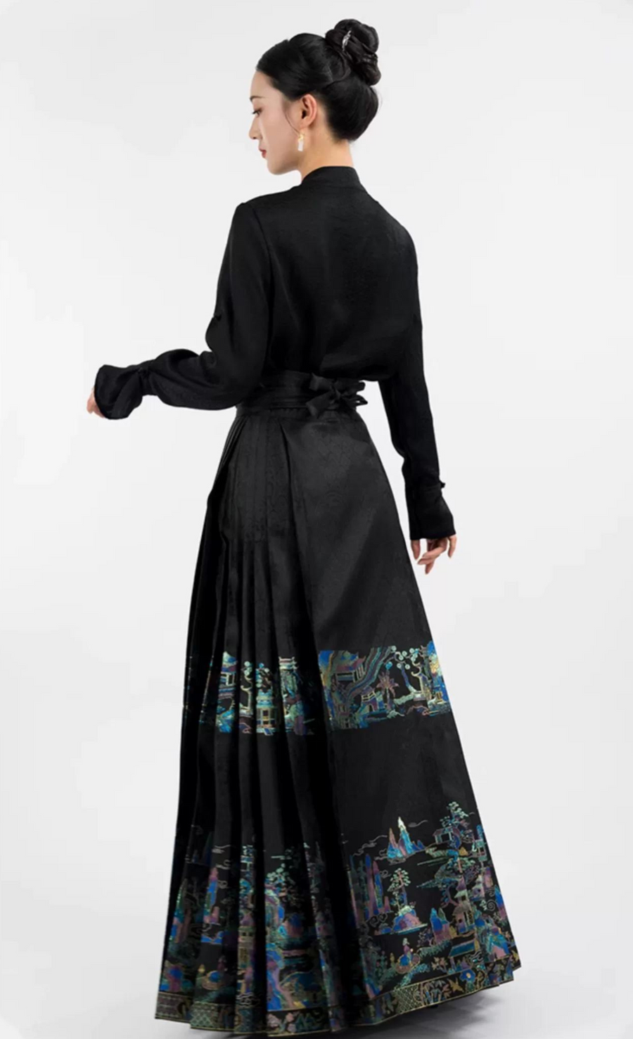 Luo Gé 楼阁 Mother of Pearl Pavilion Mamian Skirt