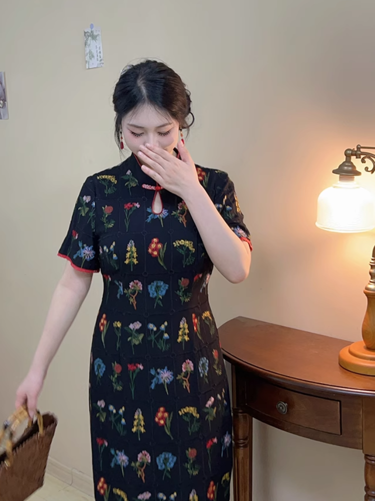 Wei Xun 微醺 Slightly Tipsy Plus Size Modernized Floral Quilt Embroidered Short Sleeve Qipao