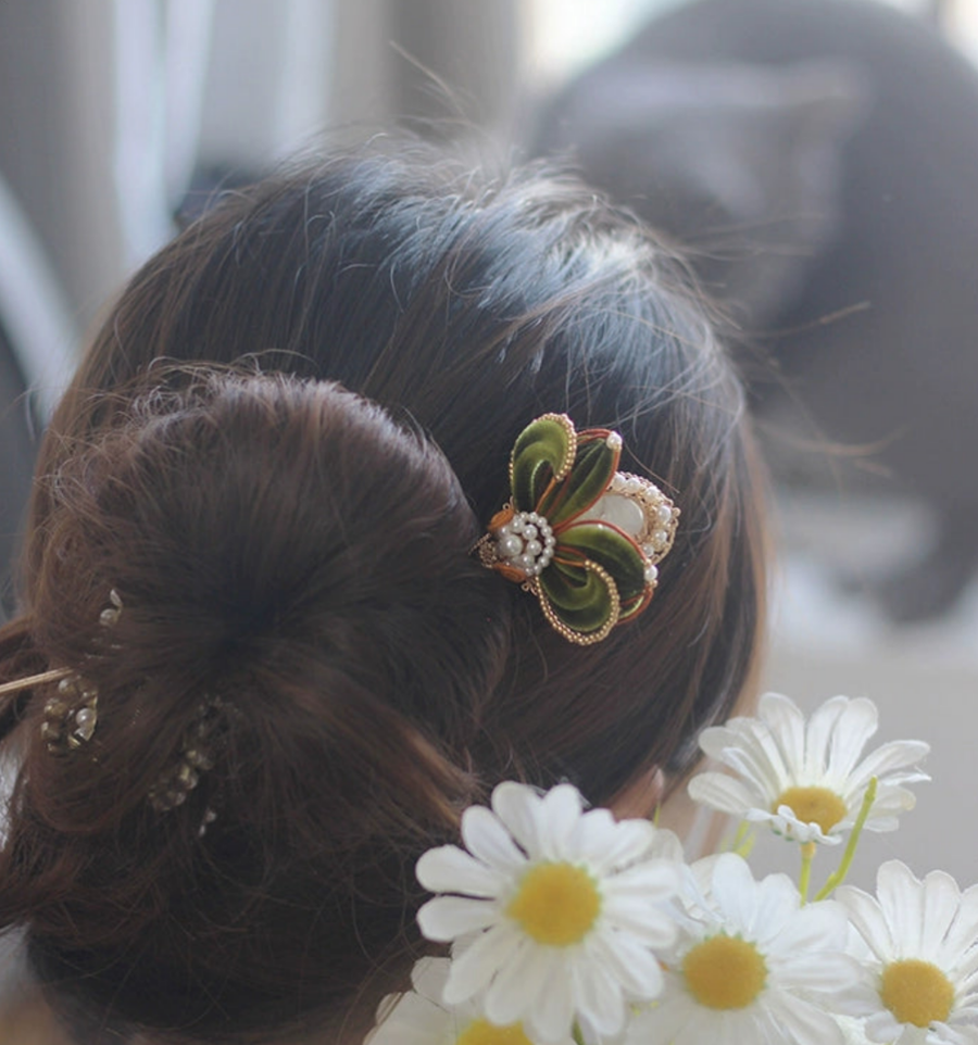 Jin Jia Xian 金甲仙 Immortal Golden Armor New Chinese Style Velvet Flower Hairpin