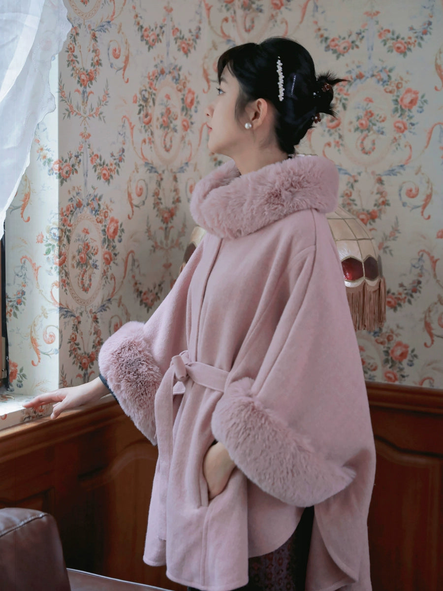Bianfu Xiu 蝙蝠袖 Batwing Sleeve Republic of China Winter Fur Belted Cape