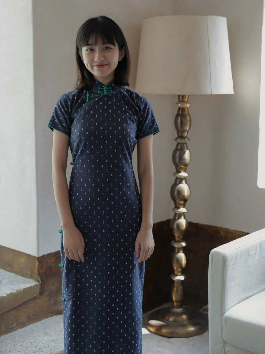 Lan Shan 蓝山 Blue Mountain 1930s Patterned Short Sleeve Qipao