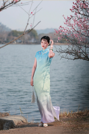 Ni 霓 Neon 1930s Gradient Leaf Jacquard Cap Sleeve Qipao