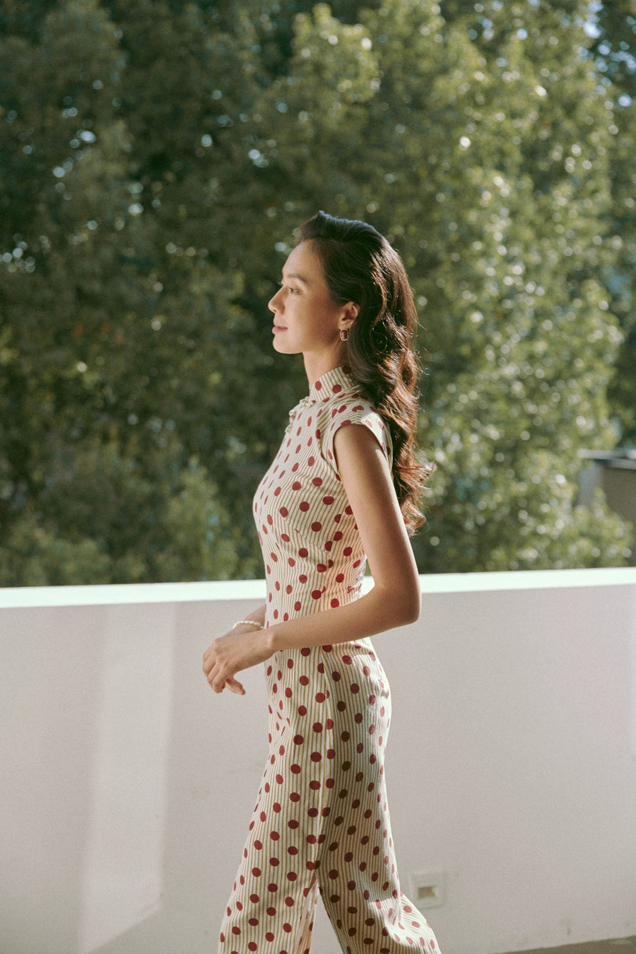 Yuan Wuqu 圆舞曲 Waltz of Youth Midcentury Hong Kong Daily Cap Sleeve Qipao