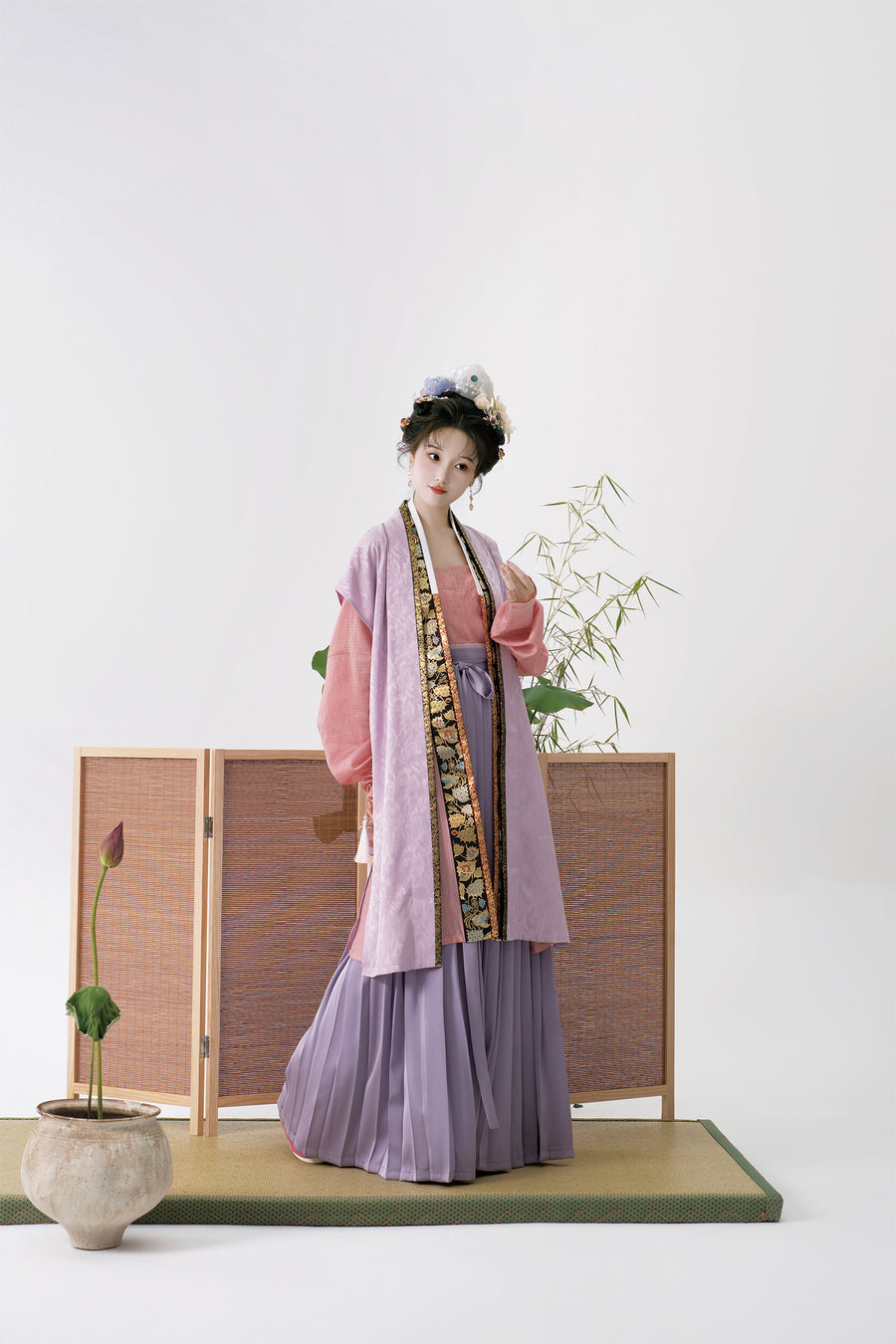 Serenade of Peaceful Joy 清平乐 Northern Song Dynasty Brocade Trim Changshan Top Bijia Vest & Baidiequn Skirt Set