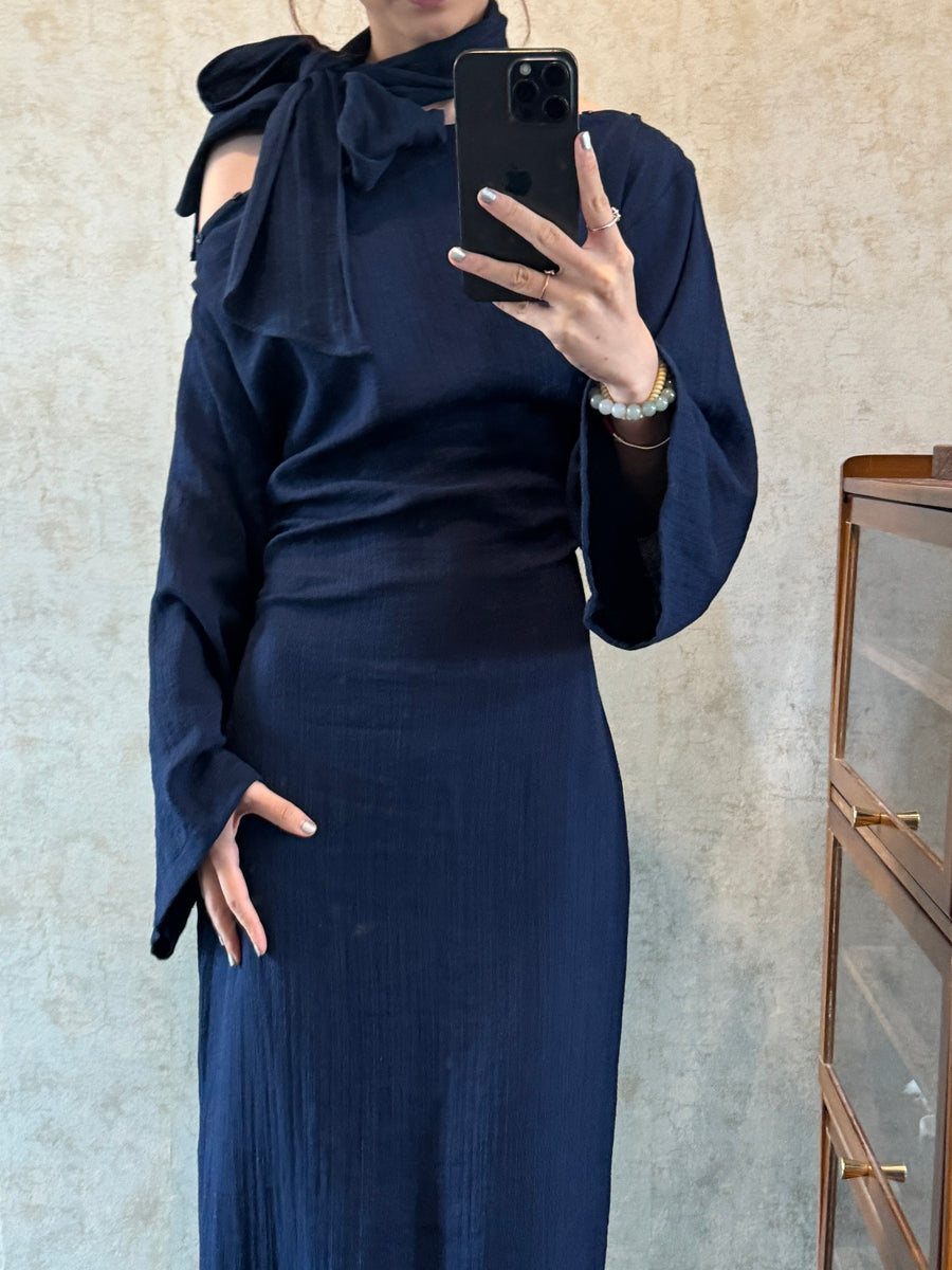 Shen Po 神婆 Witch Modernized Buttoned Bottleneck Bell Sleeve Qipao & Belt Set