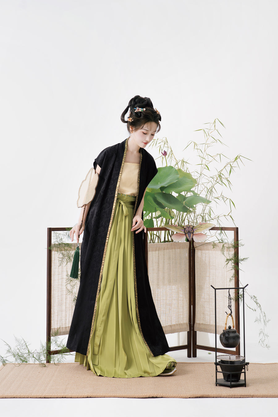 Serenade of Peaceful Joy 清平乐 Northern Song Dynasty Brocade Trim Changshan Top Bijia Vest & Baidiequn Skirt Set