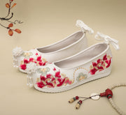 Sai Hong 腮红 Song Ming Embroidered Pearl Pointed Toe Gongxie Shoes