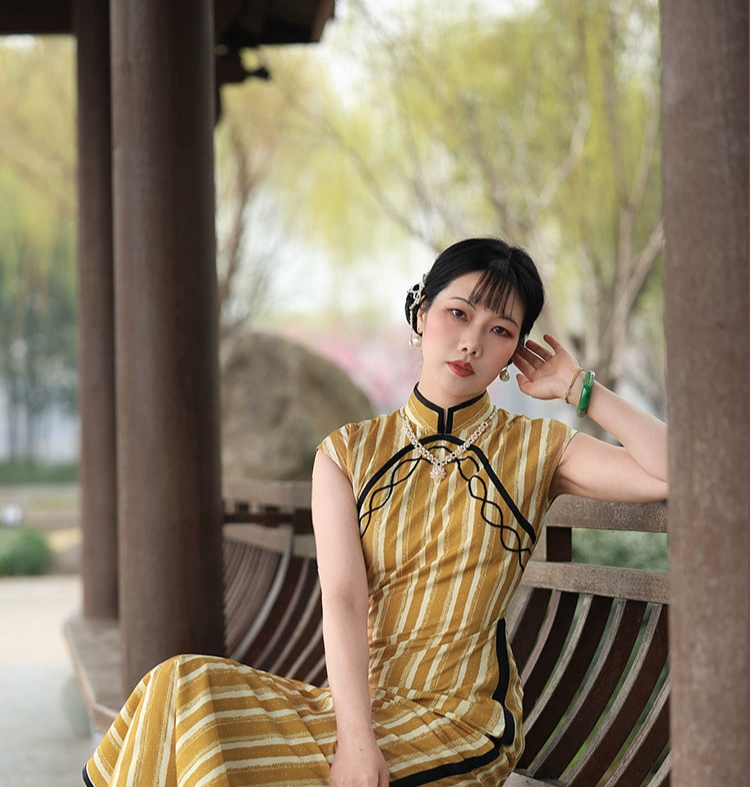 Jiang Gen 姜根 Ginger Root 1930s Art Deco Pure Cotton Parallel Panel Cap Sleeve Qipao