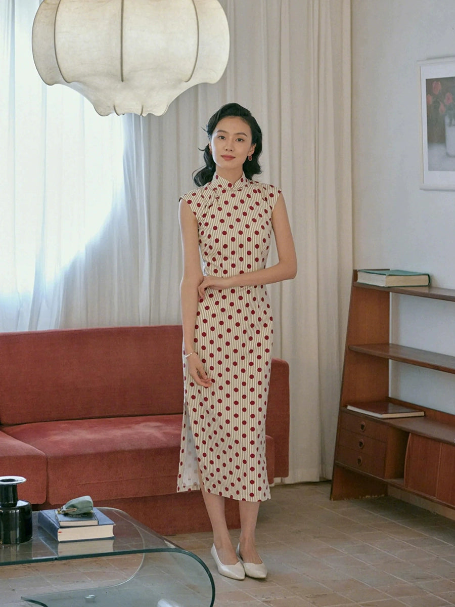 Yuan Wuqu 圆舞曲 Waltz of Youth Midcentury Hong Kong Daily Cap Sleeve Qipao