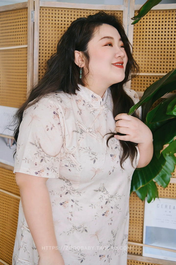 Si Yue 四月 April Plus Size Vintage Inspired Floral Qipao