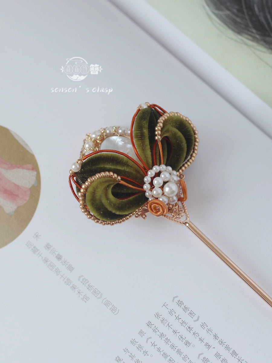 Jin Jia Xian 金甲仙 Immortal Golden Armor New Chinese Style Velvet Flower Hairpin