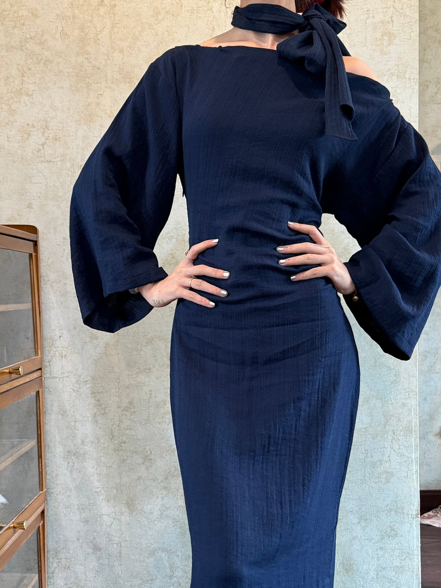 Shen Po 神婆 Witch Modernized Buttoned Bottleneck Bell Sleeve Qipao & Belt Set