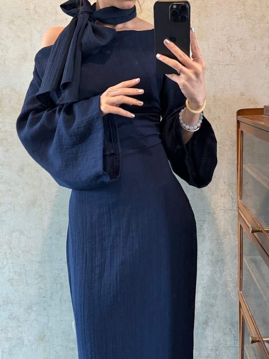Shen Po 神婆 Witch Modernized Buttoned Bottleneck Bell Sleeve Qipao & Belt Set