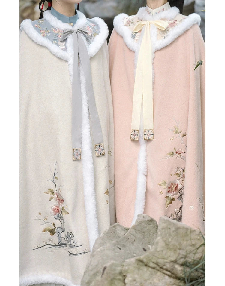 Dong Yu 冬玉 Winter Jade Modern Ming Qing Embroidered Winter Fur Doupeng Cape