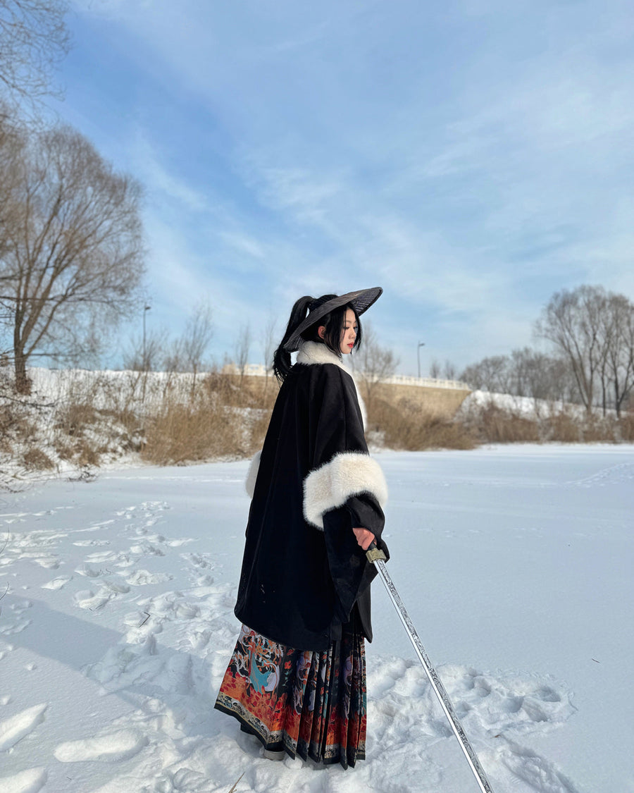 Li Luo 梨落 Pear Blossom Ming Dynasty Plus Size Pifeng Faux Fur Coat & Changshan Long Top Set