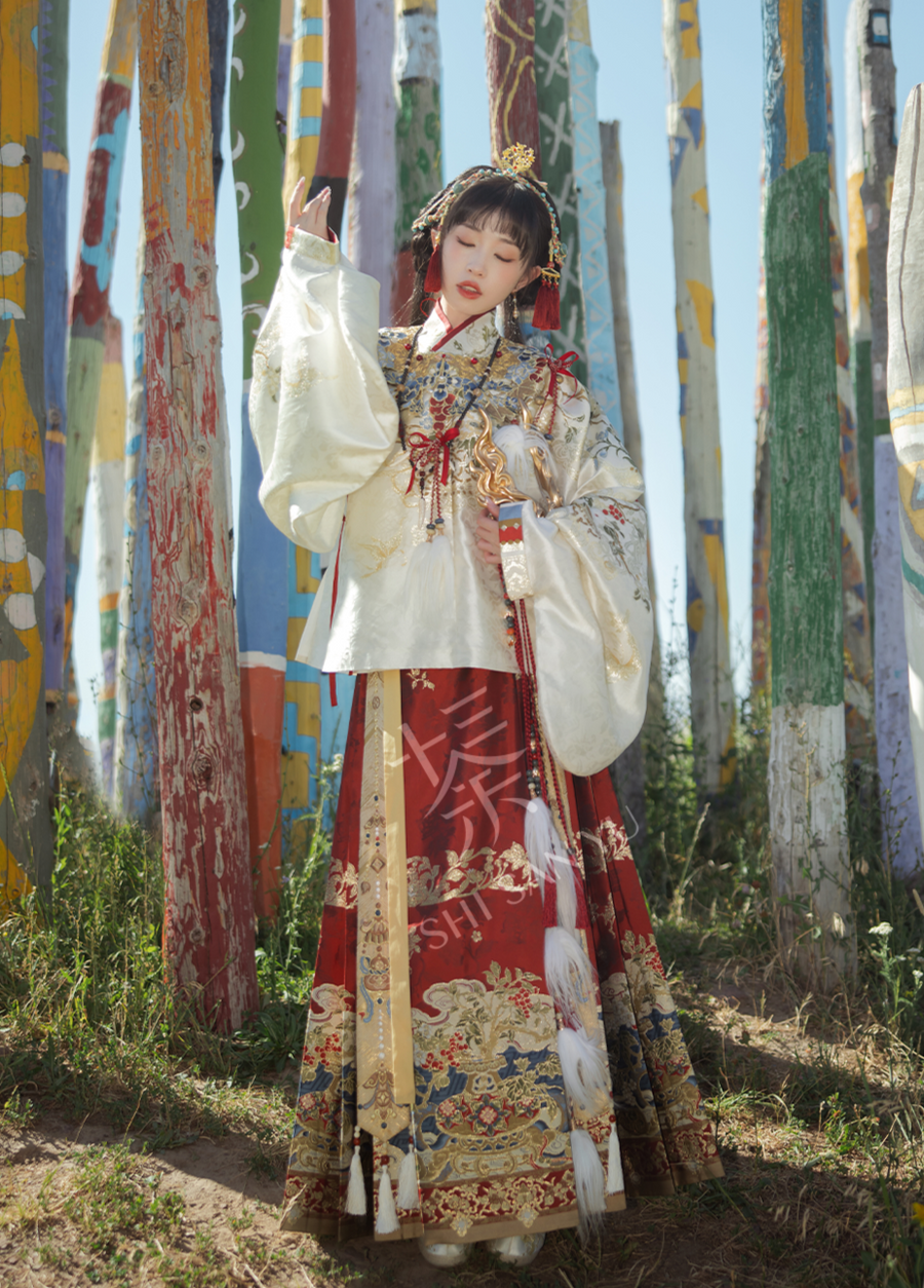 Jiuyao Jinzhi 九曜金枝 Golden Branch Ming Dynasty Jiaoling Aoqun Cloud Collar Set