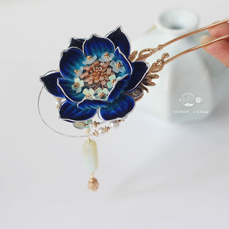Nan Feng 南风 Southern Winds Velvet Flower Hairpins