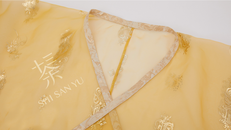 Qi Guang 齐光 Rising Light Fantasy Han Dynasty Golden Zhiju Straight Hem Robe