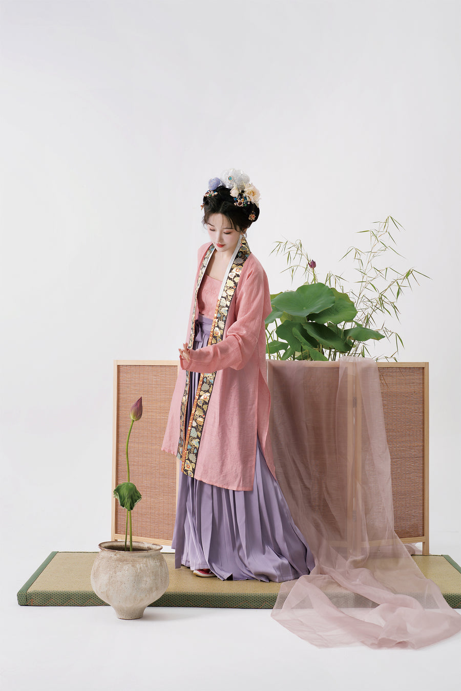 Serenade of Peaceful Joy 清平乐 Northern Song Dynasty Brocade Trim Changshan Top Bijia Vest & Baidiequn Skirt Set
