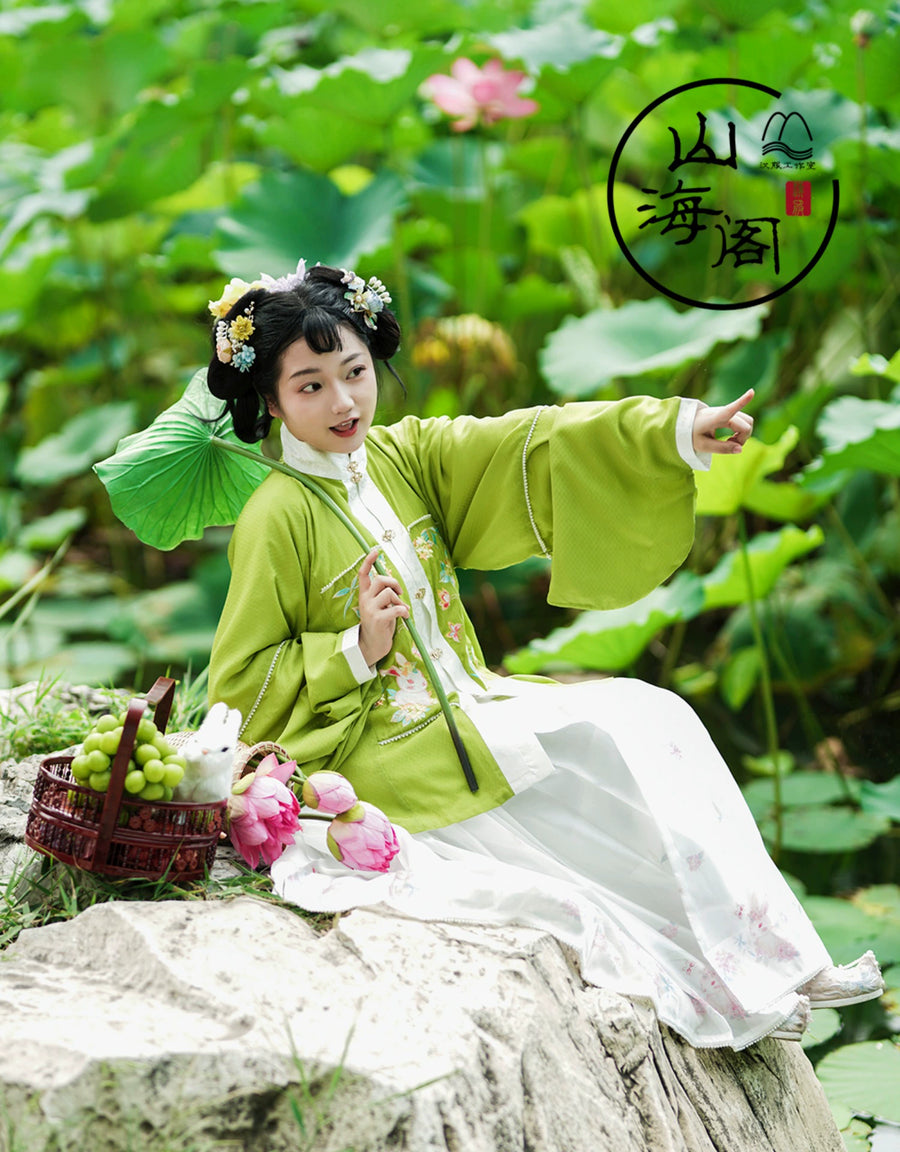 Lei Si 蕾丝 Lacy Bunny Ming Dynasty Plus Size Liling Pipa Sleeve Mamian Aoqun Set