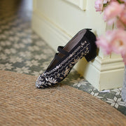 Xun Bu 迅步 Swift Steps 1910s & 1920s Qing Dynasty Embroidered Kitten Heels