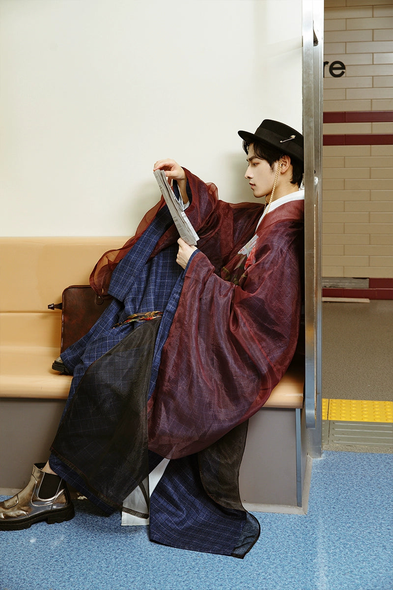 Out of Place 格格不入 Modernized Ming Dynasty Men's & Unisex Daopao Pifeng Set