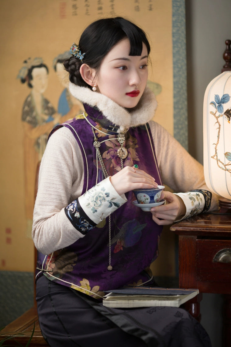 Moli Nuanyu 墨篱暖玉 Black Glass, Warm Jade Qing & Qipao Silk Embroidered Cuff Cable Knit Sweater