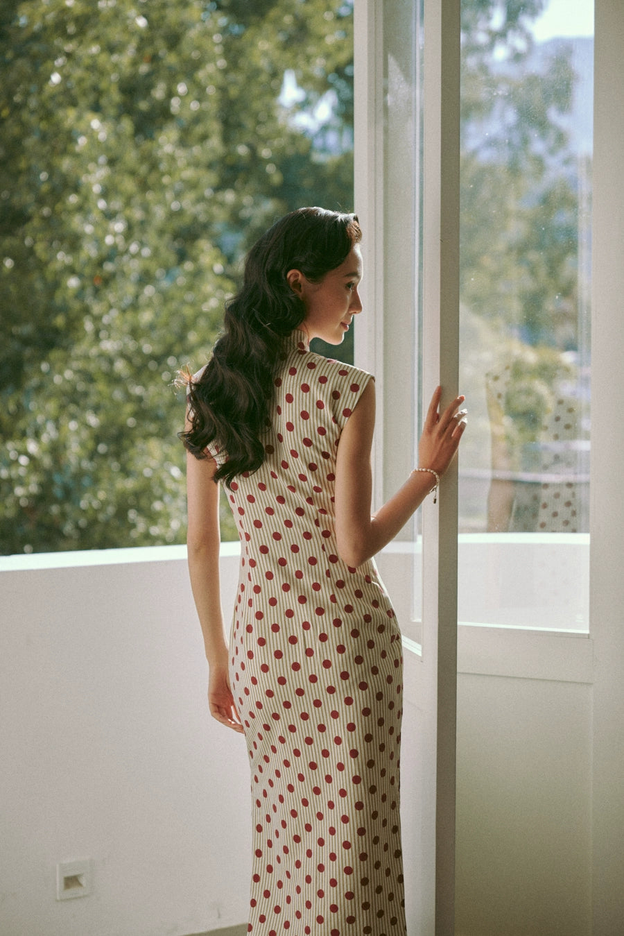 Yuan Wuqu 圆舞曲 Waltz of Youth Midcentury Hong Kong Daily Cap Sleeve Qipao