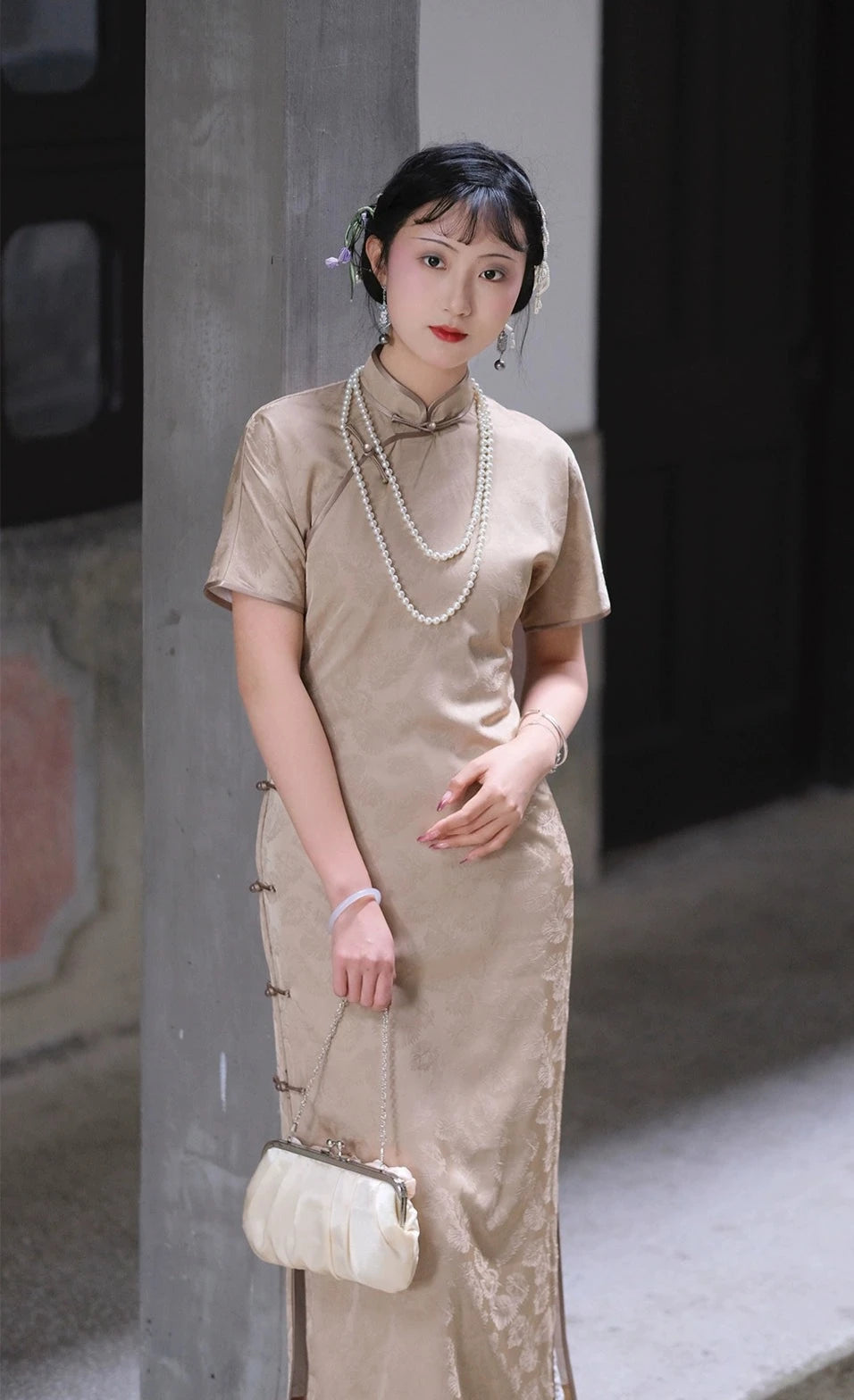 Que Yu 鹊羽 Magpie Feather 1930s Spring Summer Satin Qipao