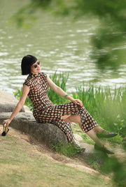 Nian Nian 念念 Forever Etched Midcentury Hong Kong Keyhole Short Sleeve Qipao