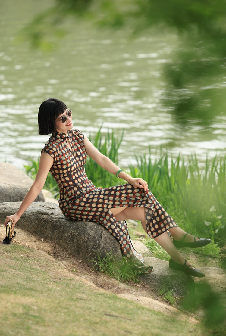 Nian Nian 念念 Forever Etched Midcentury Hong Kong Keyhole Short Sleeve Qipao
