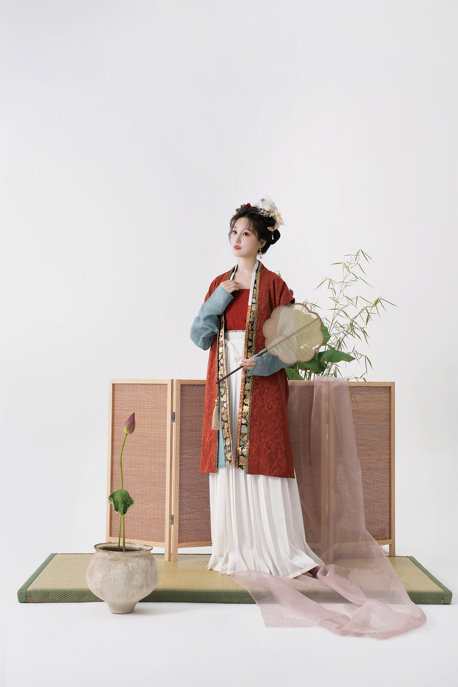 Serenade of Peaceful Joy 清平乐 Northern Song Dynasty Brocade Trim Changshan Top Bijia Vest & Baidiequn Skirt Set