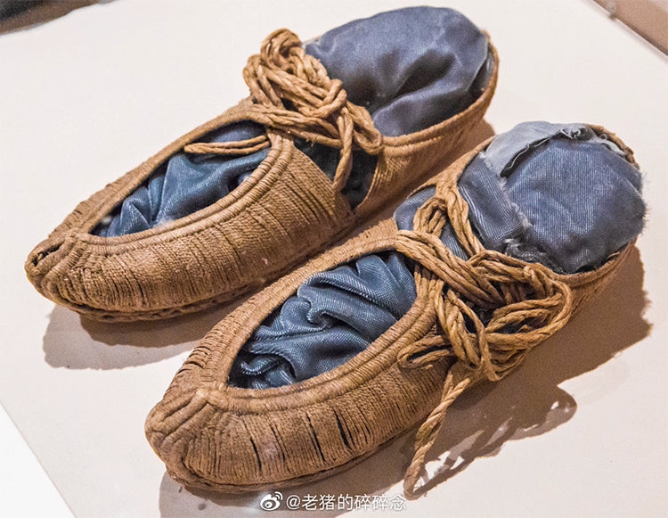 Hu Tao 胡桃 Walnut Tang Dynasty Modernized Cowhide Sandals