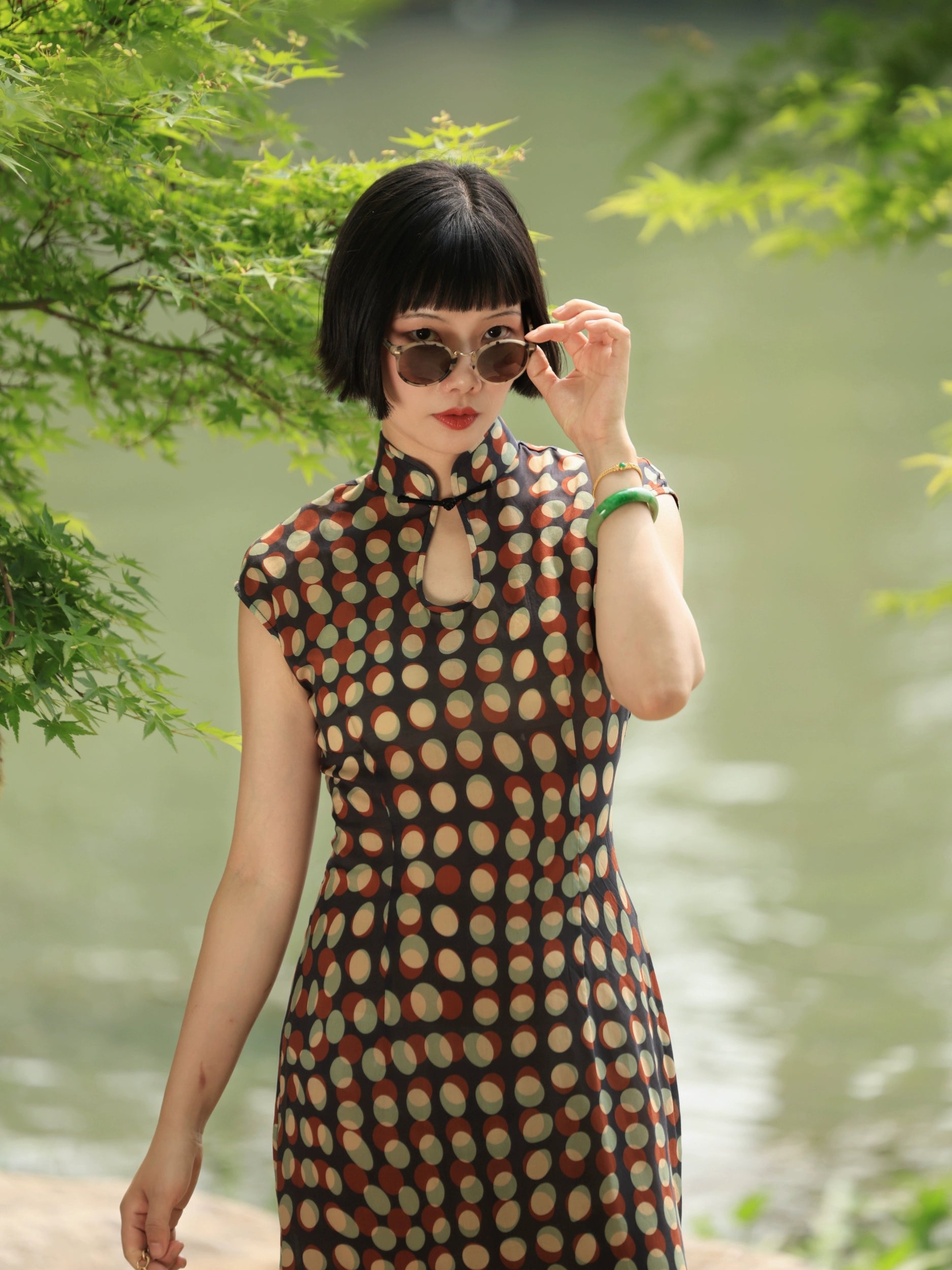 Nian Nian 念念 Forever Etched Midcentury Hong Kong Keyhole Short Sleeve Qipao
