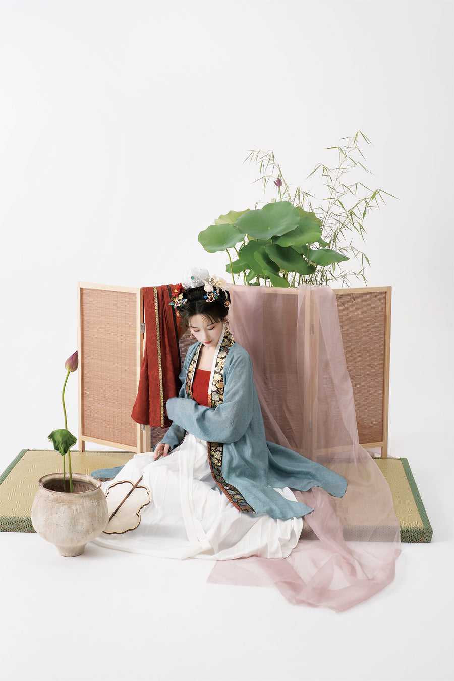 Serenade of Peaceful Joy 清平乐 Northern Song Dynasty Brocade Trim Changshan Top Bijia Vest & Baidiequn Skirt Set