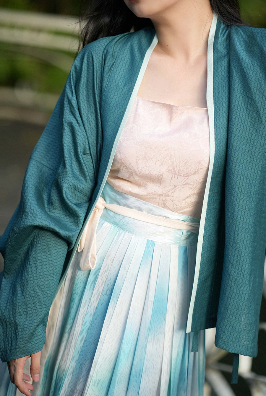 An Xiang 暗香 Distant Fragrance Modernized Song Dynasty Feijixiu & Baidiequn Set