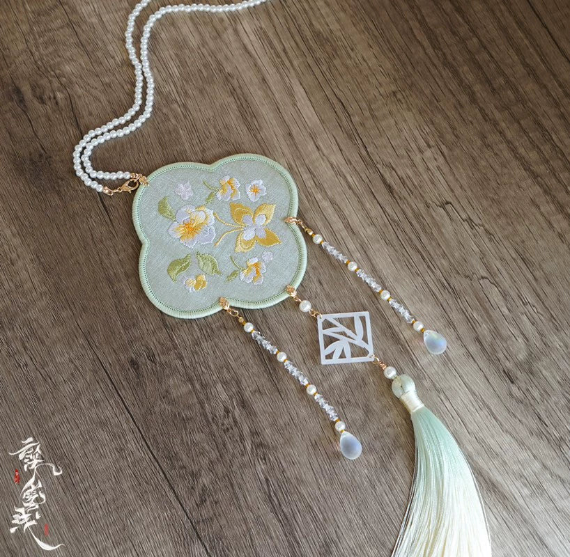 Jiangnan Lü 江南绿 Lily of the Valley Jinbu Skirt Waist Charm