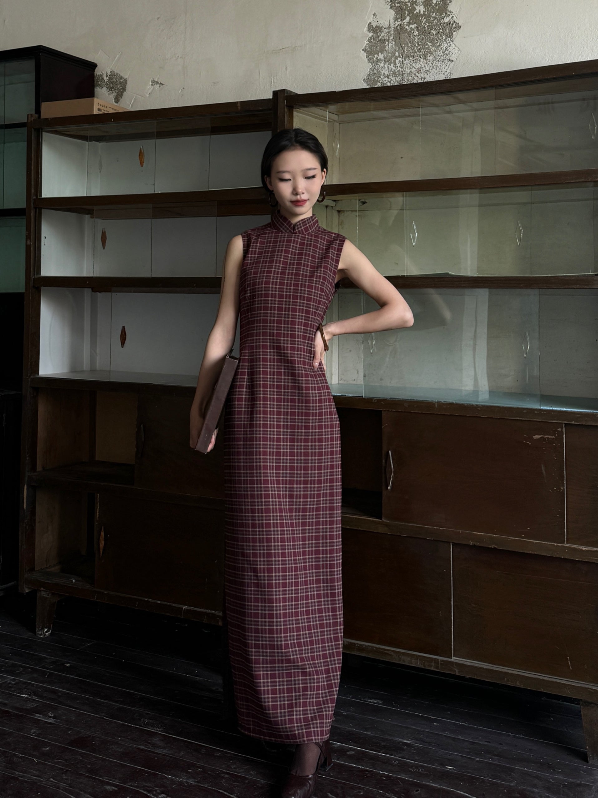 Yan Hong 砚红 Red Ink Modernized Plaid Flannel Sleeveless Qipao
