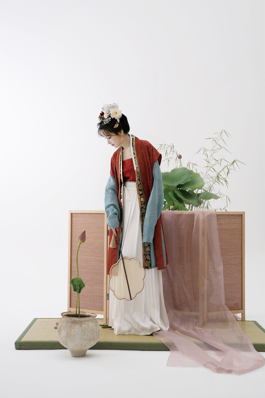 Serenade of Peaceful Joy 清平乐 Northern Song Dynasty Brocade Trim Changshan Top Bijia Vest & Baidiequn Skirt Set