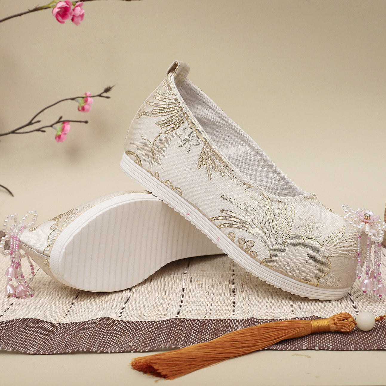 Shanhui Jiao 珊瑚礁 Coral Reef Song Ming Floral Brocade Pearl Flower Qiao Tou Shoes