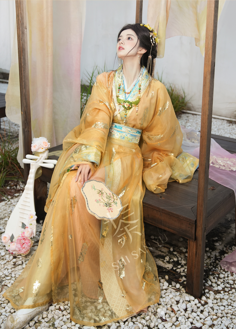 Qi Guang 齐光 Rising Light Fantasy Han Dynasty Golden Zhiju Straight Hem Robe