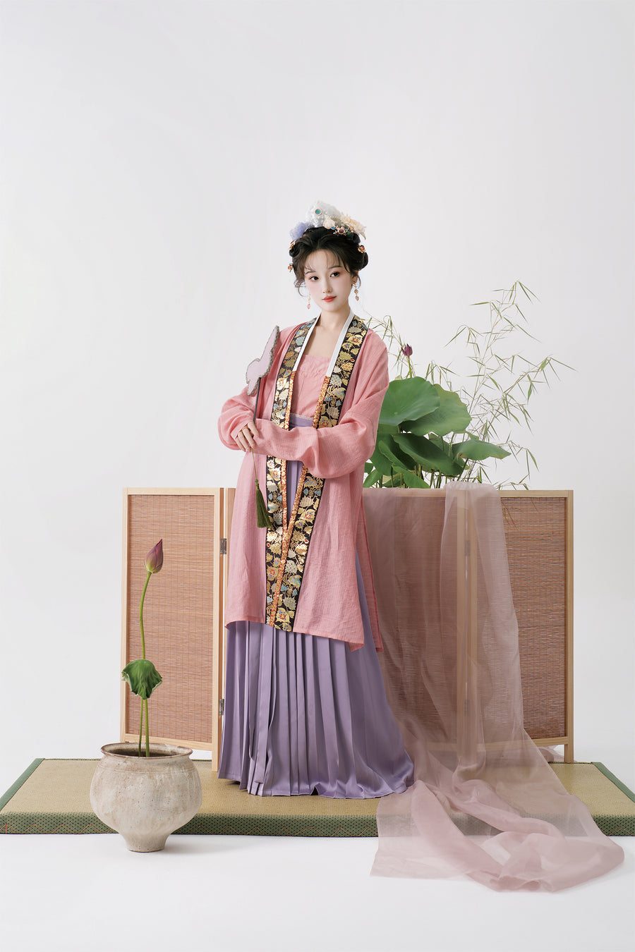 Serenade of Peaceful Joy 清平乐 Northern Song Dynasty Brocade Trim Changshan Top Bijia Vest & Baidiequn Skirt Set