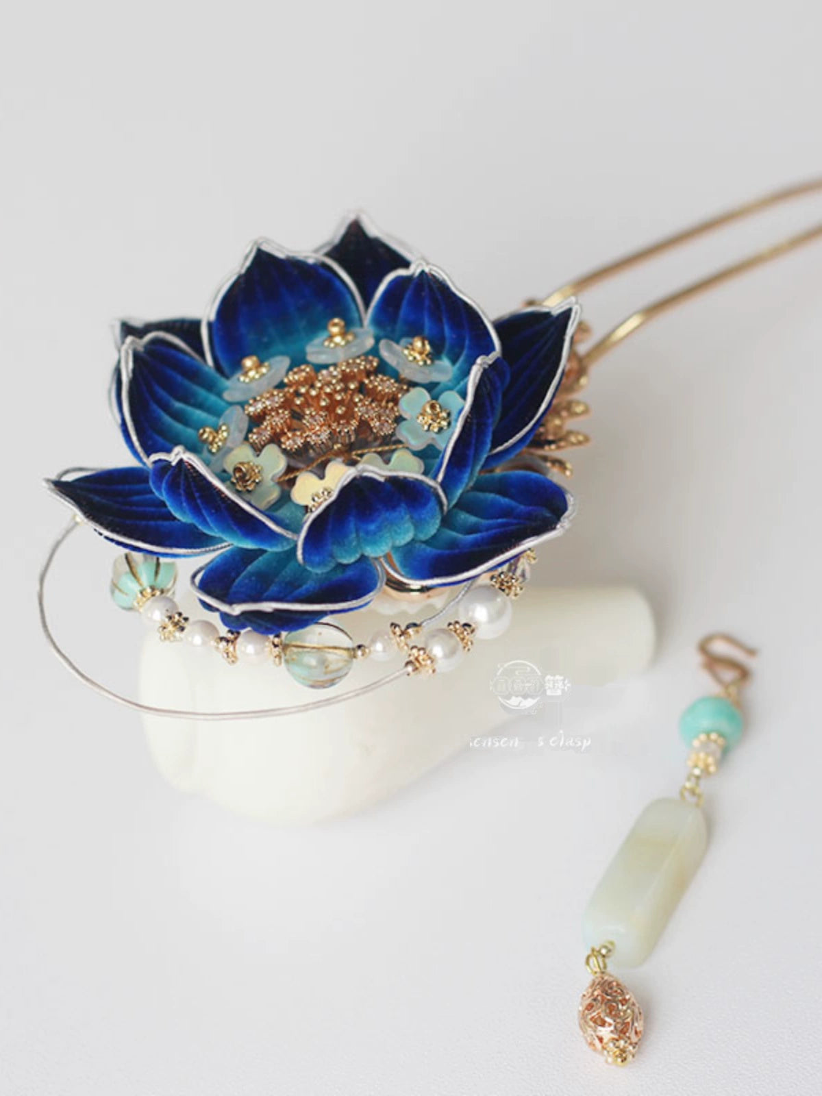 Nan Feng 南风 Southern Winds Velvet Flower Hairpins