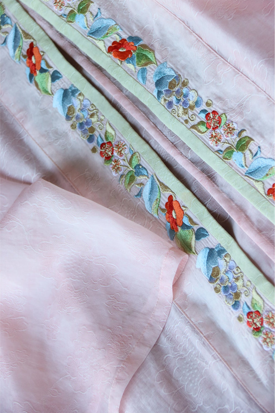 Yi Tiao 一条 Single Strip Song Dynasty Embroidered Floral Duanshan Short Top