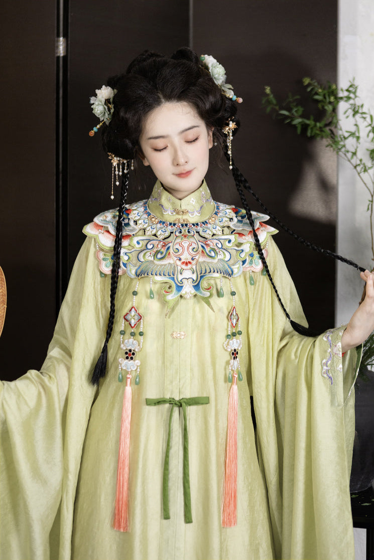 Piao Zheng 飘筝 Floating Kites Modernized Ming Yunjian Cloud Collar Long Top & Mamian Skirt Set