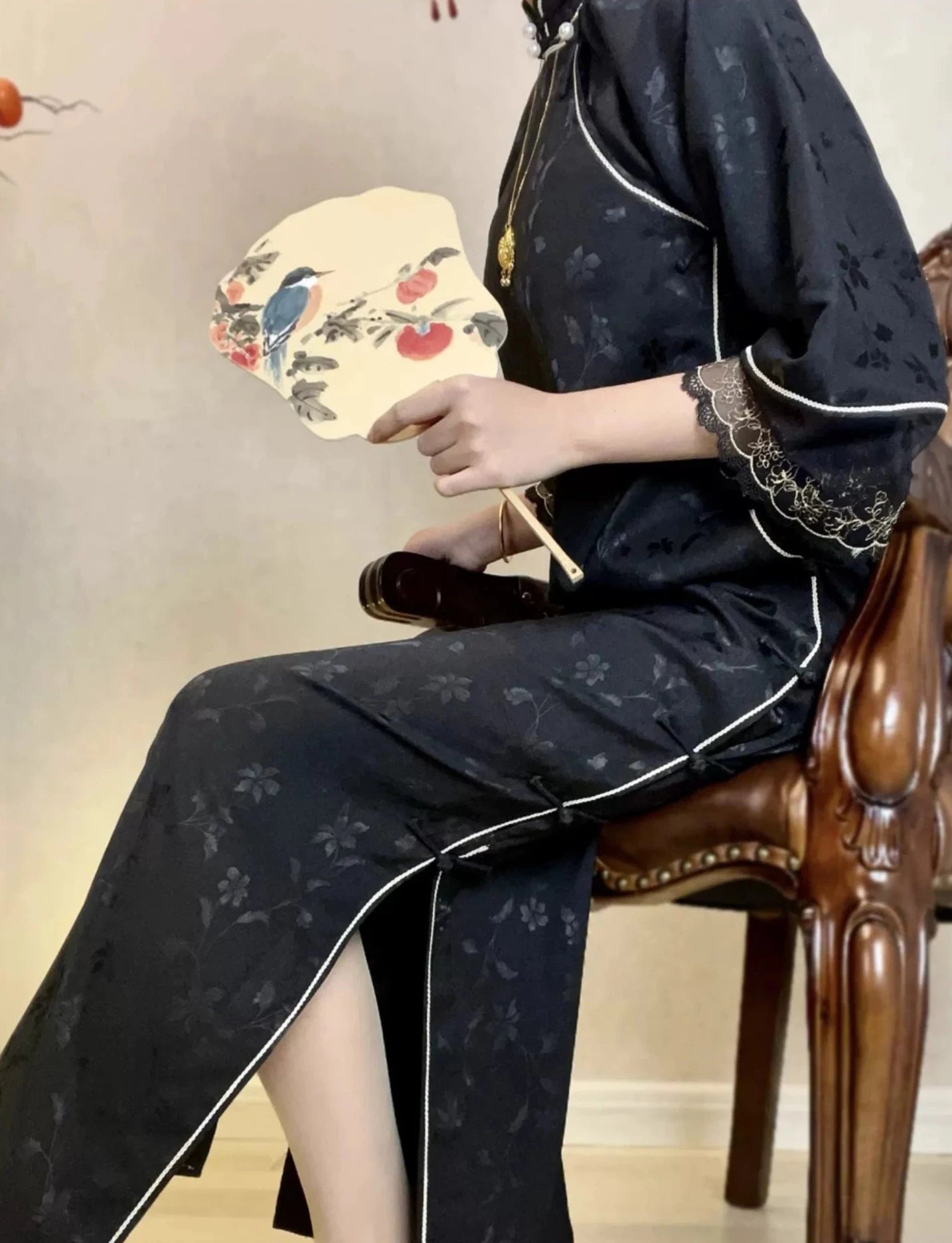 Jie Geng 桔梗 Wildflower 1920s Black Lace Satin Qipao