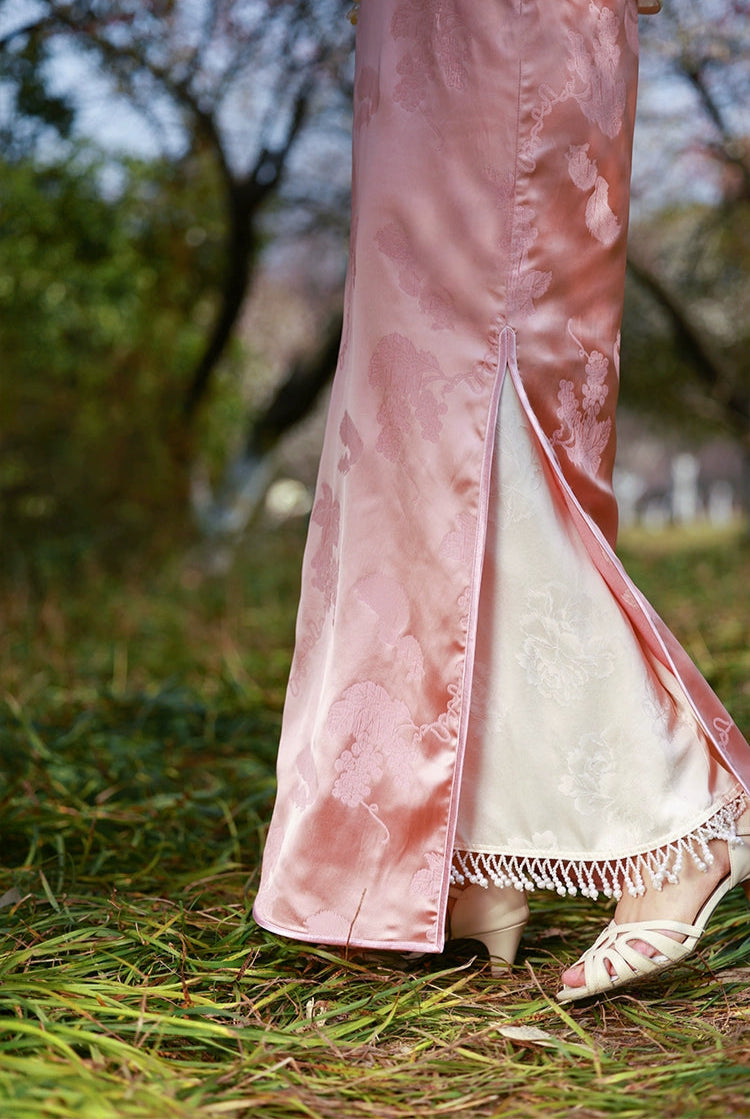 Yan Yan 胭胭 Rouge 1920s Collarless Jacquard Crepe Bell Sleeve Qipao
