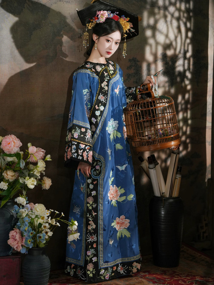 Ruyi 如意 Qing Dynasty Embroidered Changyi Dress